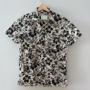 American Eagle Outfitters Black and Cream Floral Shirt
